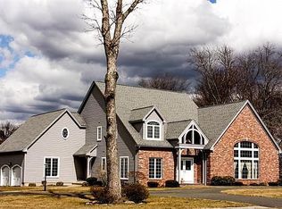 636 Wolf Swamp Rd, Longmeadow, MA 01106