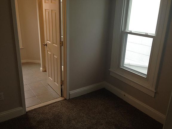 Bonus room/office 