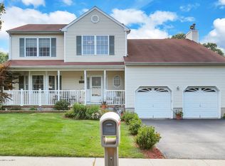12 Clover Hill Dr, Jackson, NJ