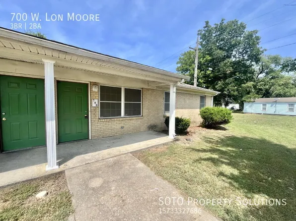700 W Lon Moore St, Charleston, MO 63834