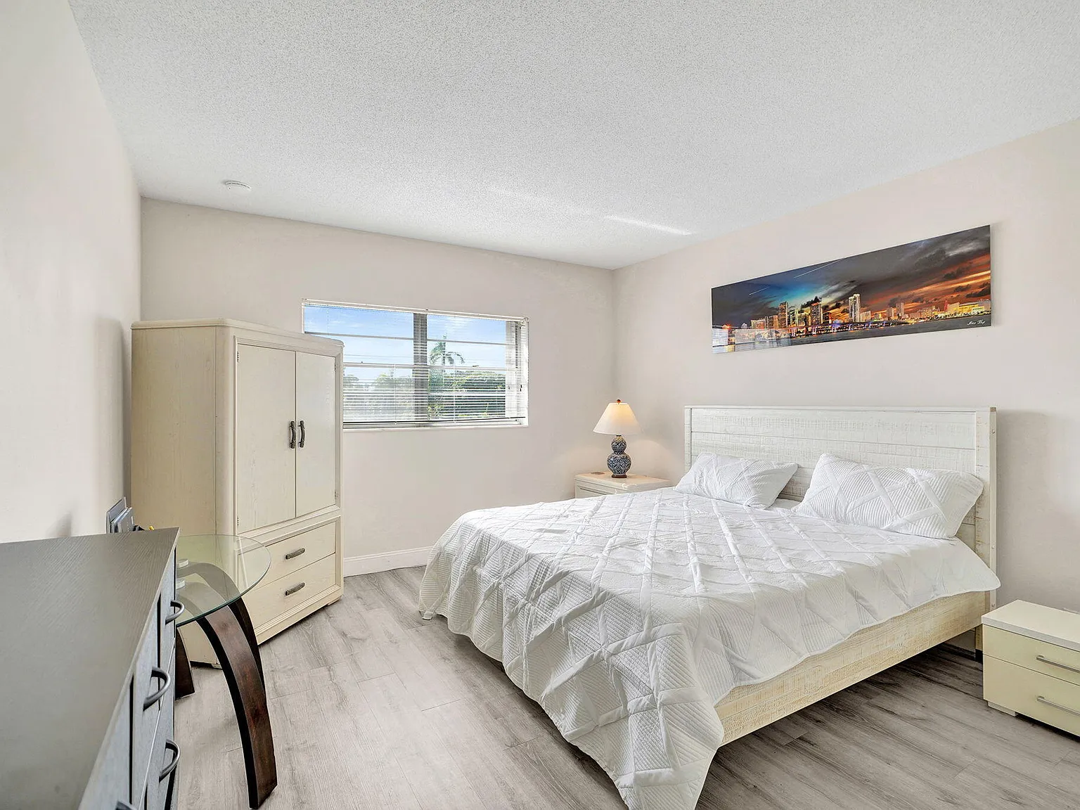 2 bed, 1.5 bath, 760 sqft, $2,500 — Photo 4