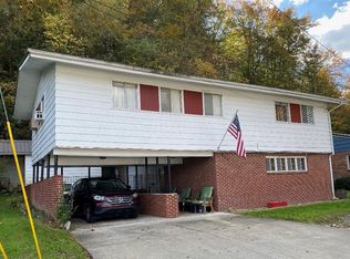 310 Lincoln Ave, Paintsville, KY 41240