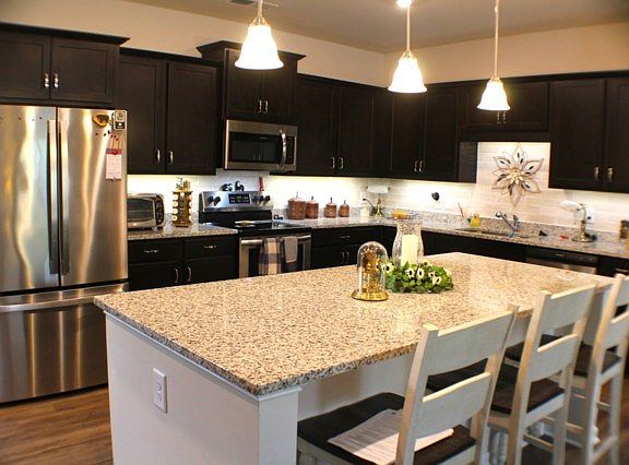 3rd image of 175 Pinnacle Way