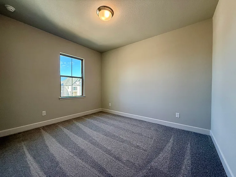 1620 Victoria Pl — Photo 14