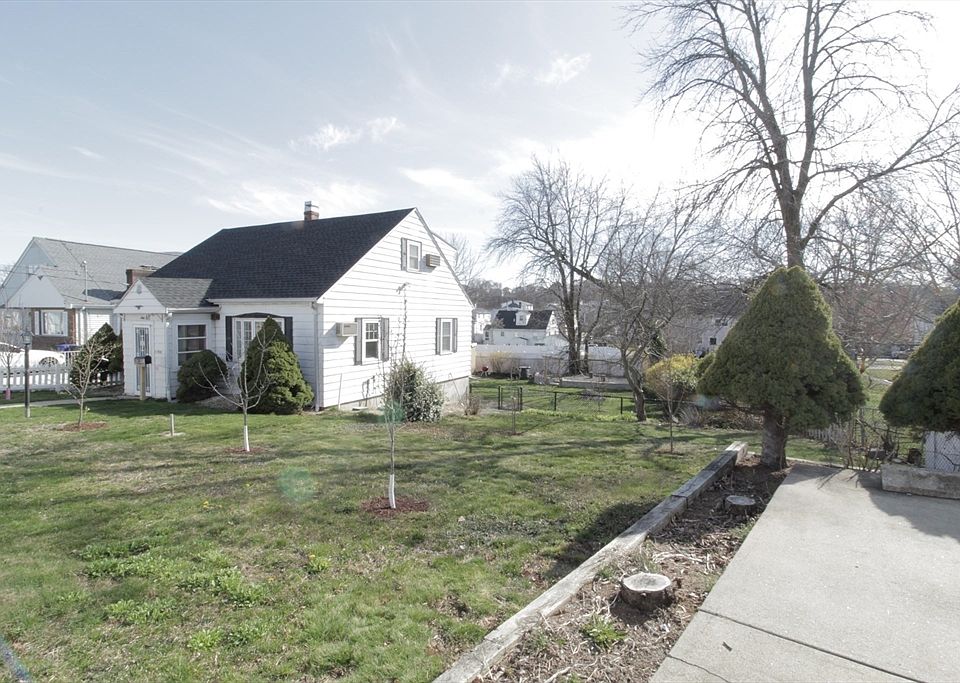1st image of 60 Woodlawn Ave