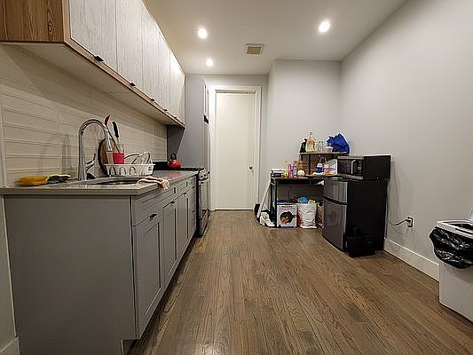 3rd image of 407 Chauncey St #1L