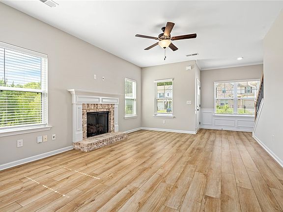 5th image of 2076 Sequoia Dr