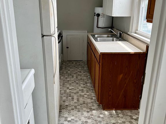 5th image of 176 Market St #301