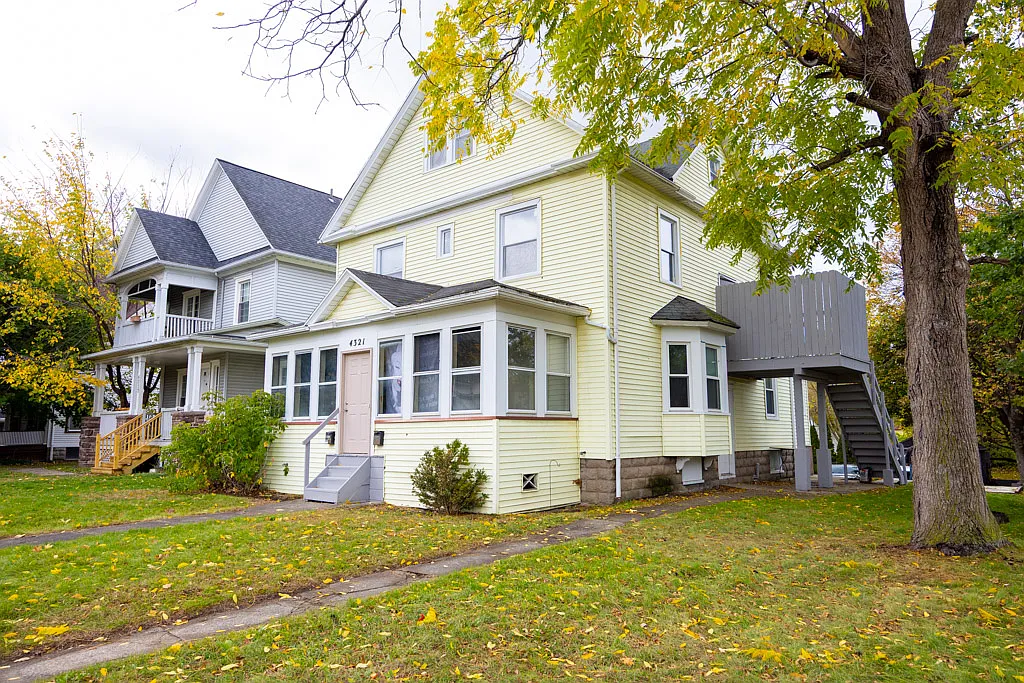 Building Photo - 4321 Lake Ave #2
