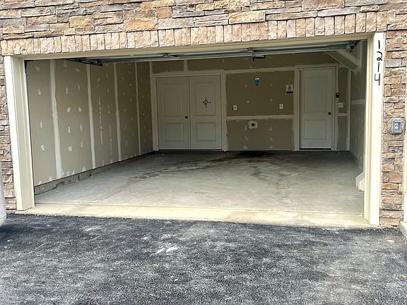 3rd image of 1214 Creek Bank Dr