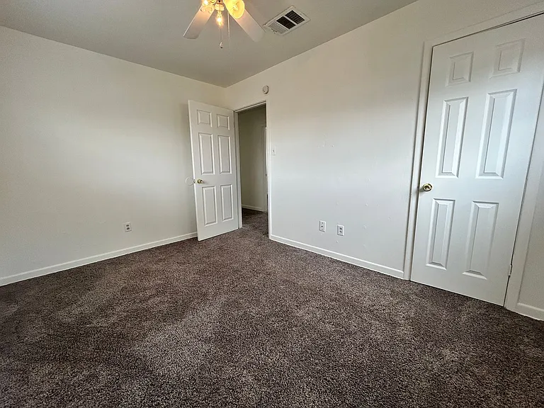 3119 Jarvis St — Photo 10