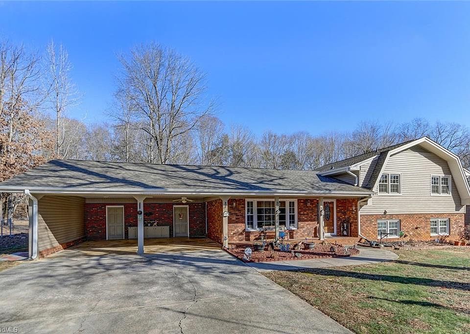 1st image of 131 Greenbriar Dr