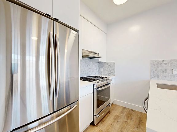 5th image of 1555 Chestnut St APT 22