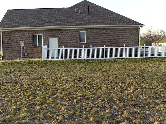 Fenced Back Yard for Small Children or Pets