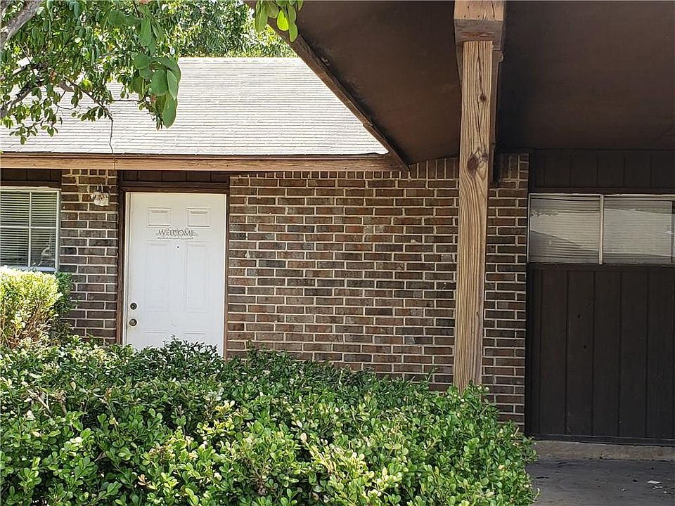 2nd image of 906 Parker Cir