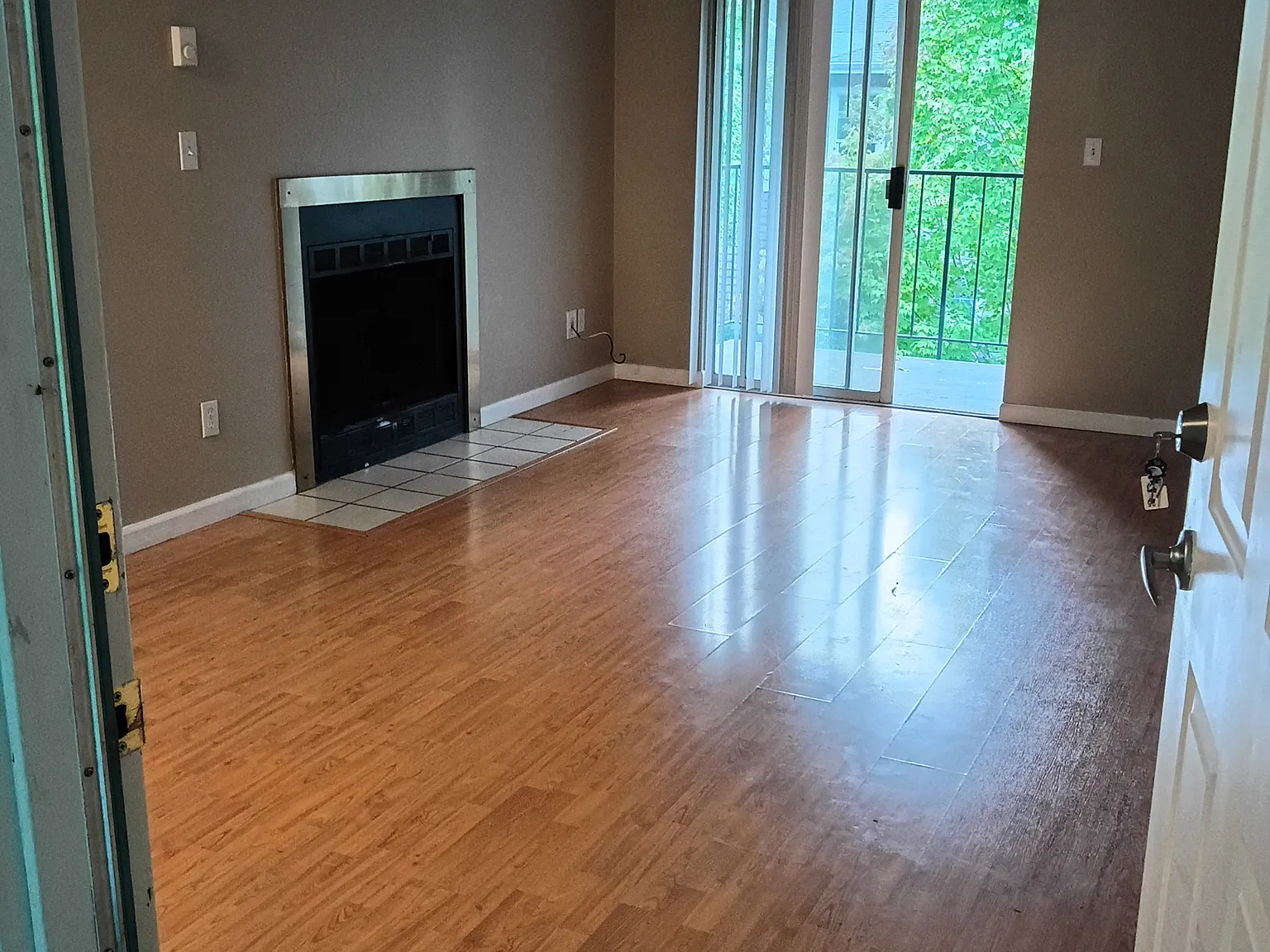 10609 E Riverside Dr — Photo 1