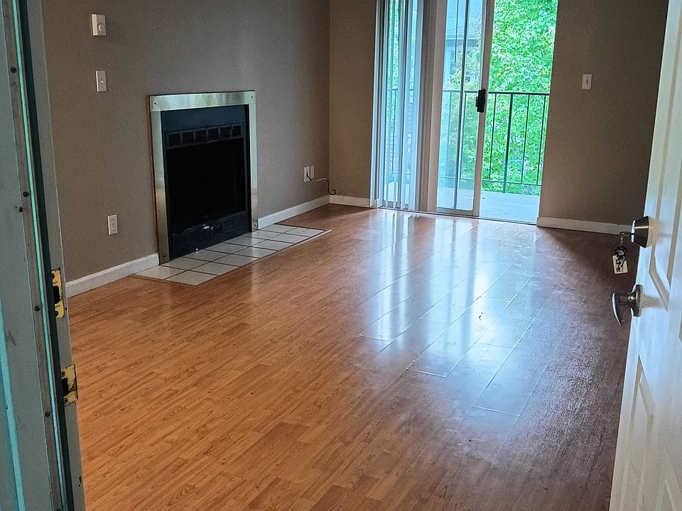 1st image of 10609 E Riverside Dr APT 102