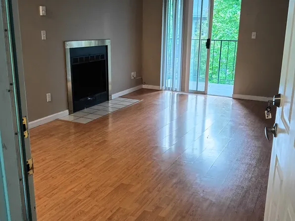 10609 E Riverside Dr APT 102, Bothell, WA 98011