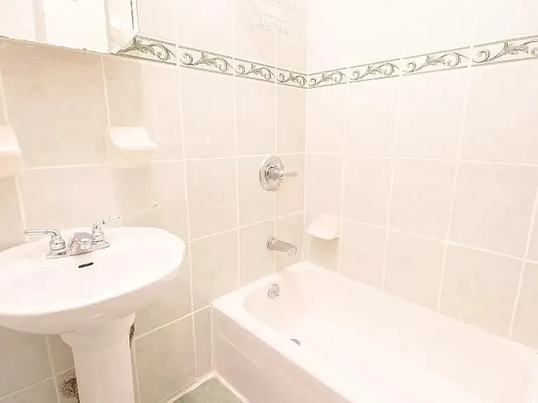 416 W 25th St #2FW — Photo 7