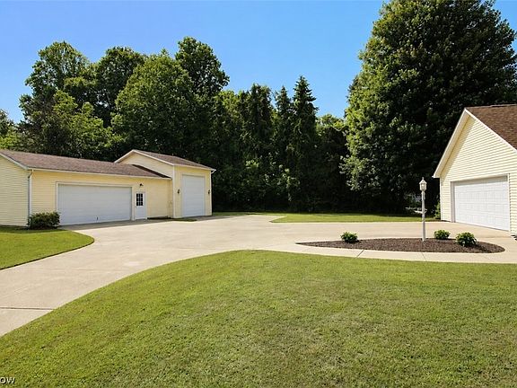 2nd image of 2300 Beechersbrook Ln