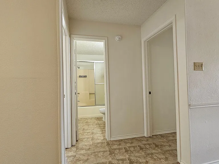 544 E Windsor Dr — Photo 13
