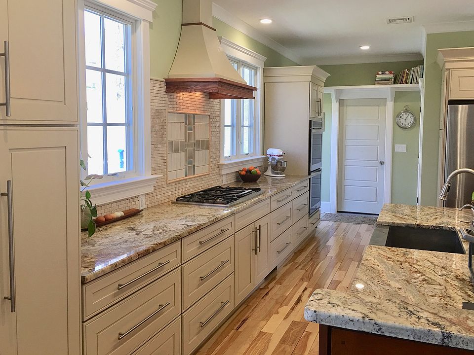 Granite, 2 pantries, 2 ovens