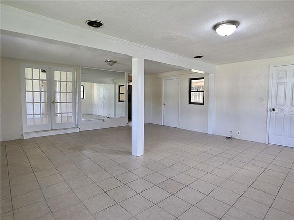 3rd image of 115 N Linden Dr