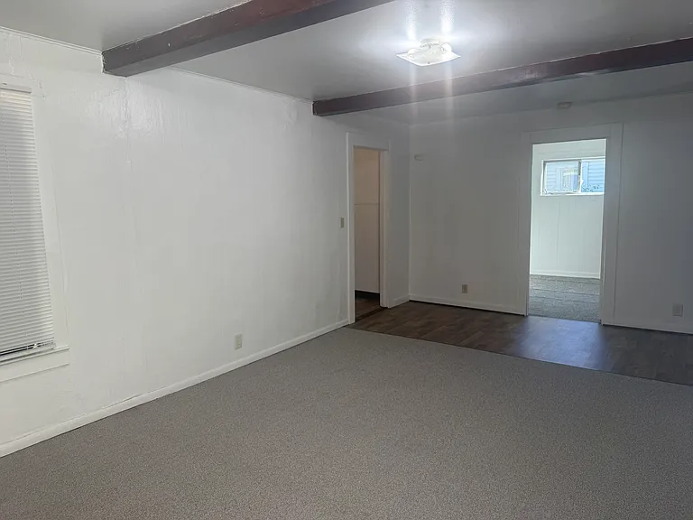 1026 SE Fullerton St — Photo 8