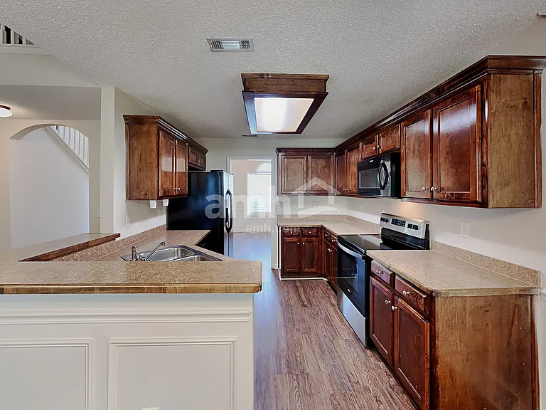 1759 Maxey Ln — Photo 3