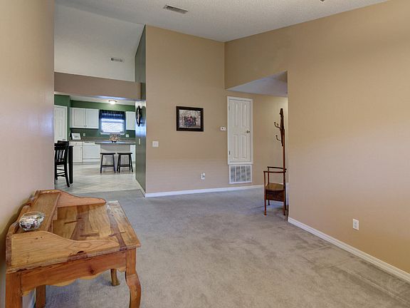 4th image of 9543 Parker Place Dr