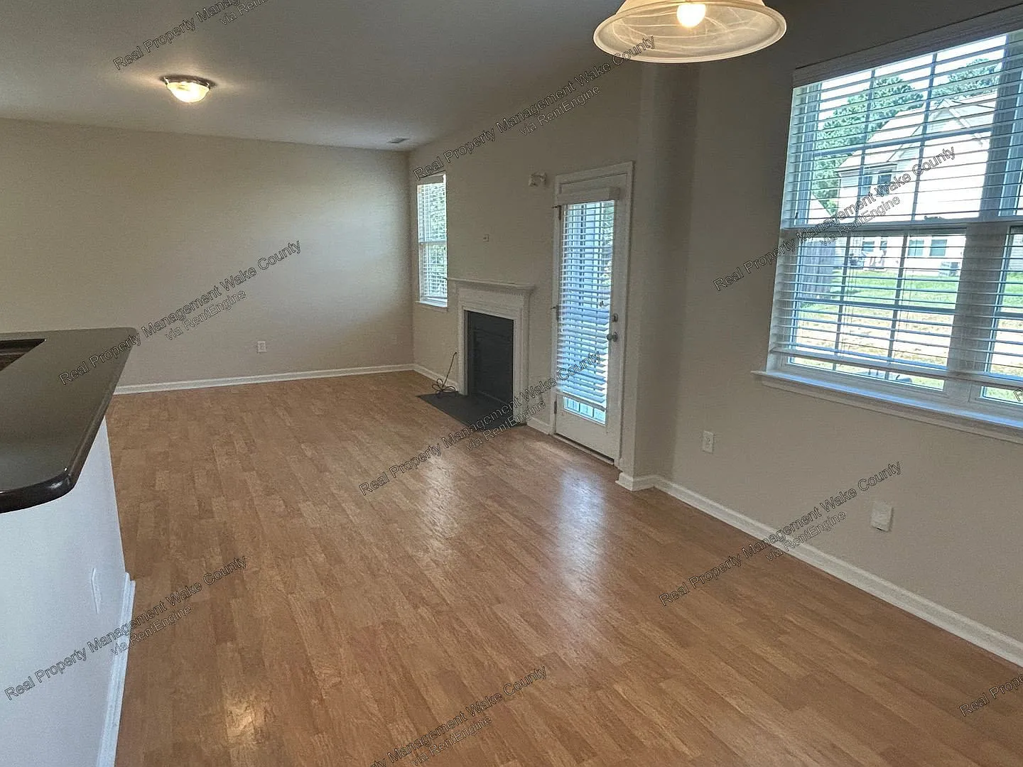 3 bed, 2.5 bath, 1668 sqft, $2,100 — Photo 3