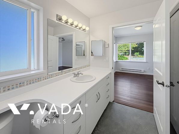 2 bedroom rental in Surrey — photo 10