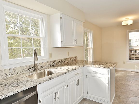 4th image of 5996 Norham Dr