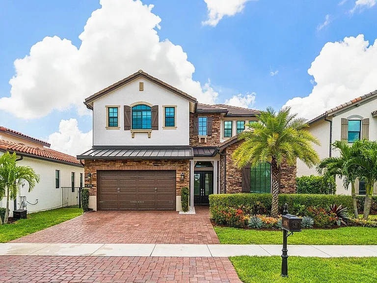 8795 Grand Prix Ln — Photo 2