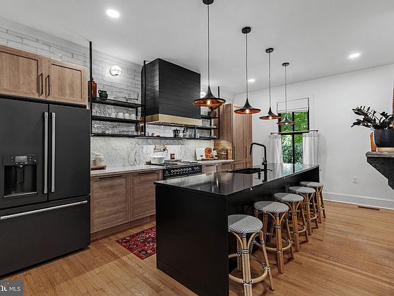 5th image of 33 E Chestnut Ave