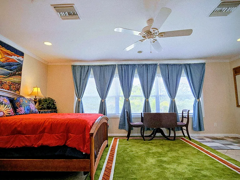 Master bedroom-king bed