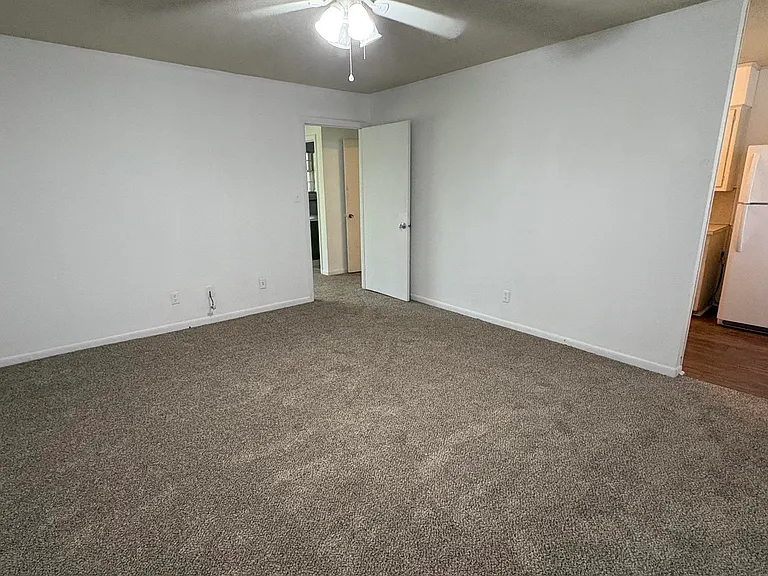 210 Cloverleaf Dr #1 — Photo 2