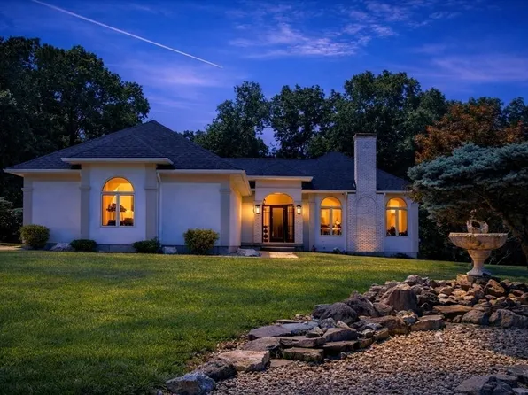 176 Genovevo Dr, Ludlow, MA 01056