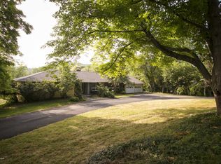 5552 Glenbrook Rd, Stroudsburg, PA 18360