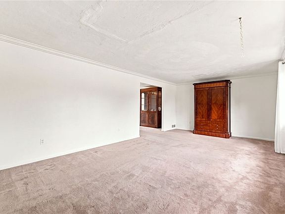4th image of 102 Greylock Dr