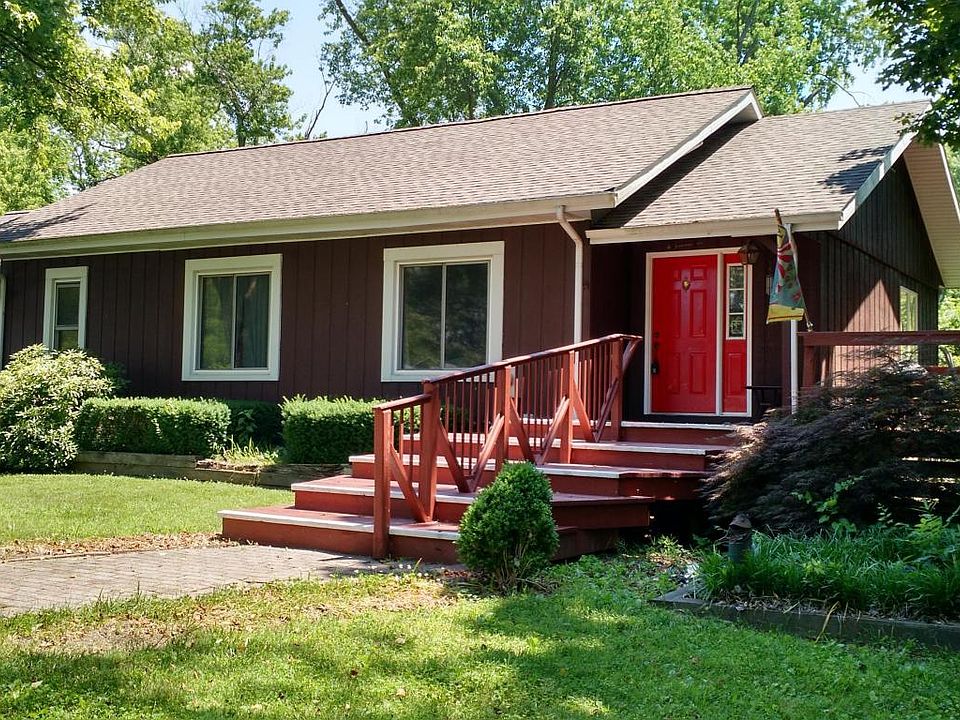 1st image of 74 Lynn Cir