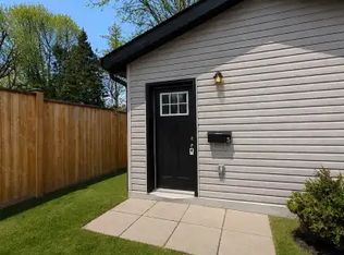 236 Codrington St #1A, Barrie, ON L4M1S3