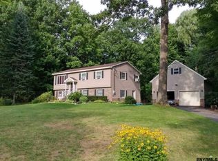 6 Stockton Ct, Clifton Park, NY 12065