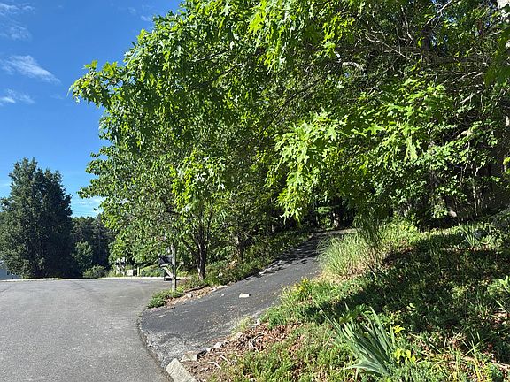 4th image of 675 Howard Leonard Rd