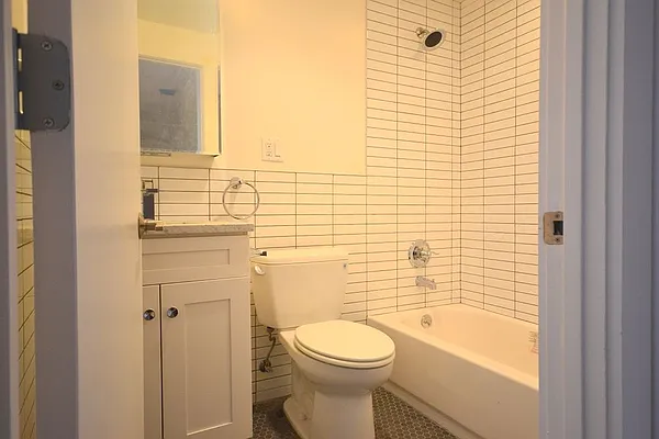 Rented by Bold New York | media 24