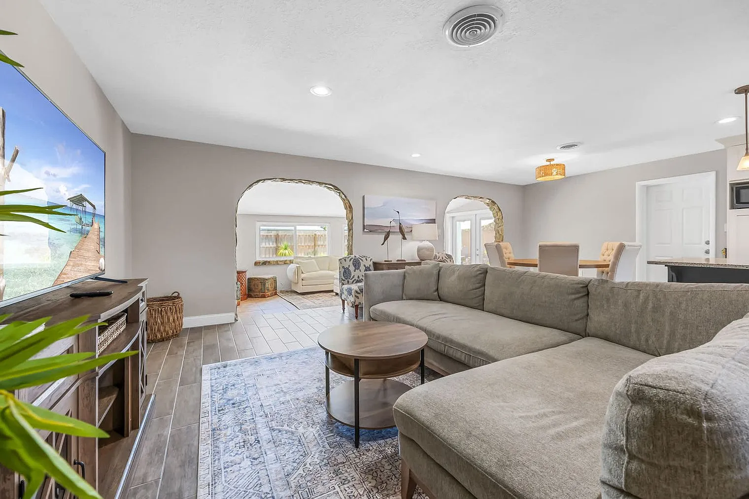 3 bed, 2.0 bath, 1453 sqft, $5,021 — Photo 4