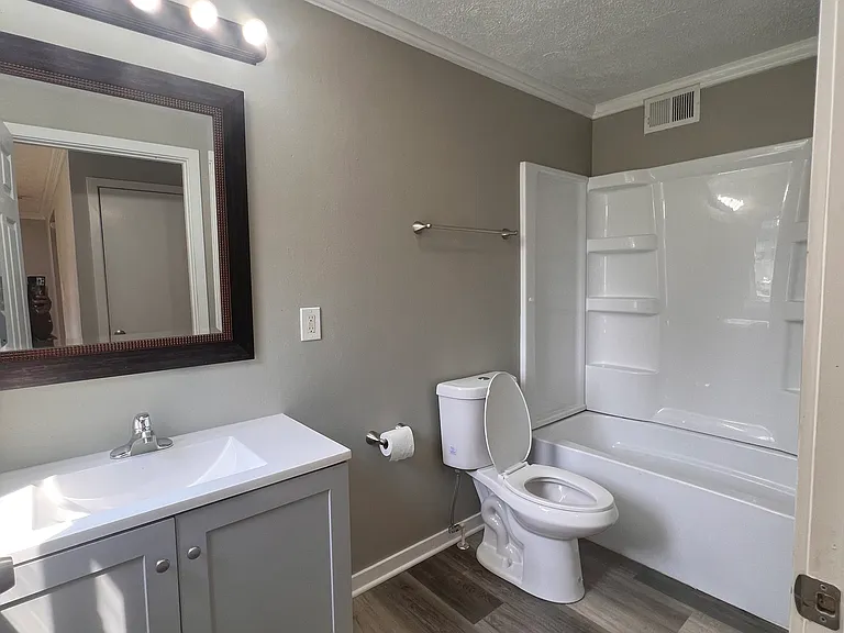 3178 Fowler Ave — Photo 7