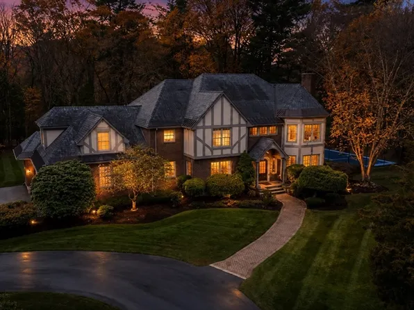 419 Wellesley St, Weston, MA 02493