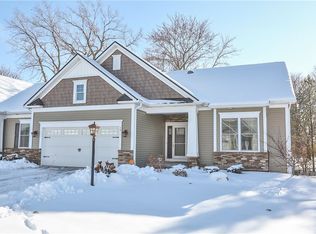 15 Threadleaf Ln, Penfield, NY 14526