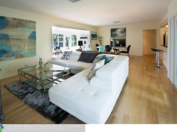 4th image of 648 NE 25th Way